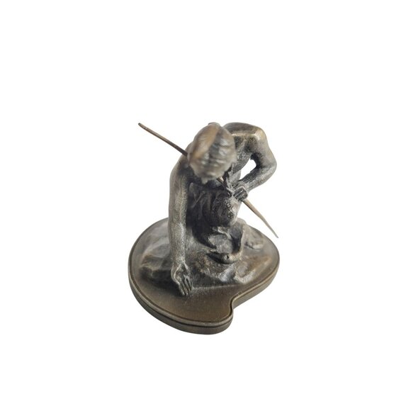 Vintage Hudson Pewter Kneeling Native American Hunter Statue 1970 - Picture 3 of 10